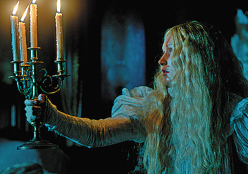 Mia Wasikowska-Crimson Peak-485