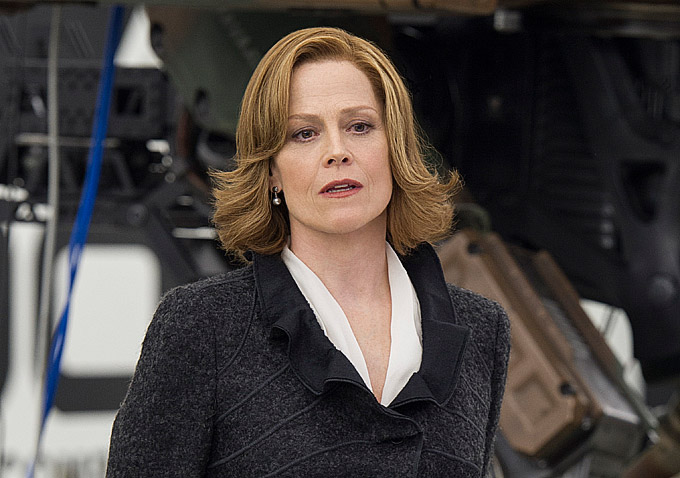 Sigourney Weaver-Chappie-1