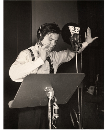 Orson Welles-microphone-b-350