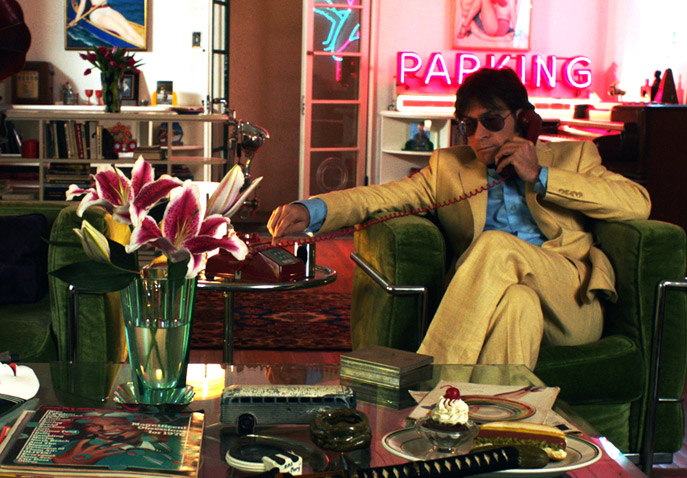 A Glimpse Inside the Mind of Charles Swan III, Charlie Sheen
