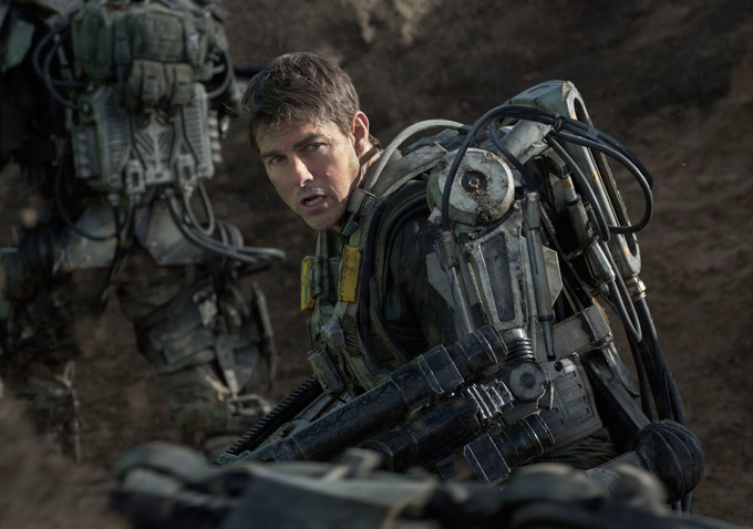 Tom Cruise soldiers on in 'Edge of Tomorrow.'
