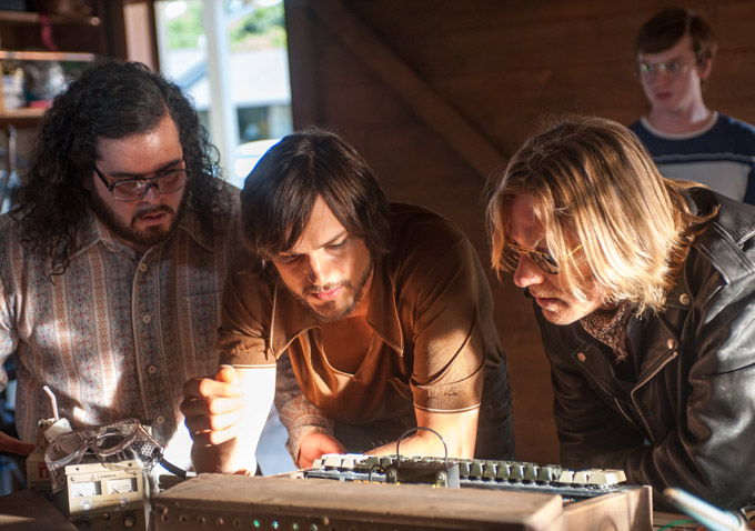 Josh Gad-Ashton Kutcher-Ron Eldard-680