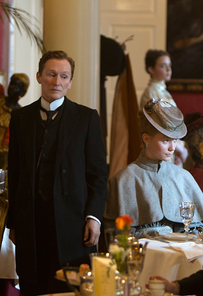 Glenn Close and Mia Wasikowska in Albert Nobbs