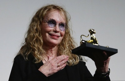 Mia Farrow receiving the Leopard Club Award