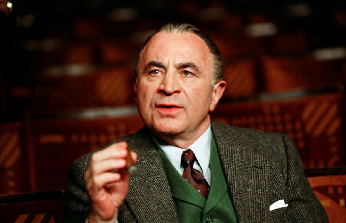 Bob Hoskins