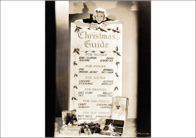 Una Merkel--Xmas Still-680